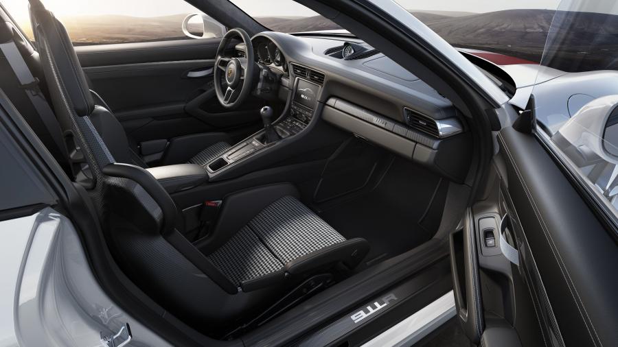 Интерьер Porsche 911 R 2016 года  (фото 37 из 50)